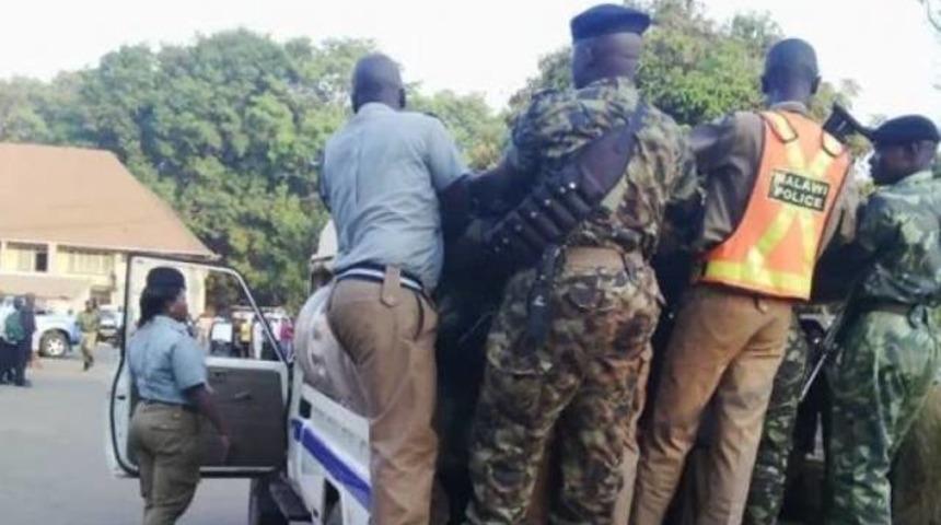 Malavi'de hakem futbolcuyu &ouml;ld&uuml;rd&uuml;!