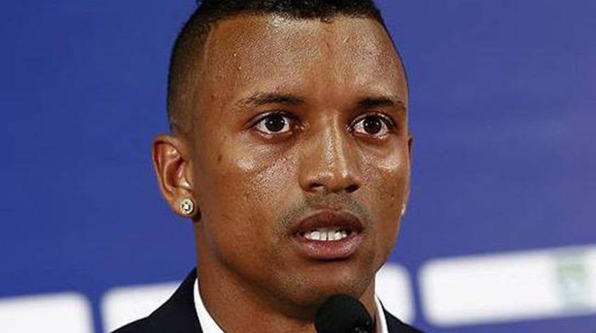 Luis Nani taraftarla u&ccedil;akta kavga etti