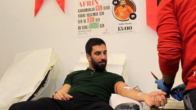 Arda Turan Afrin'deki askerler için kan verdi