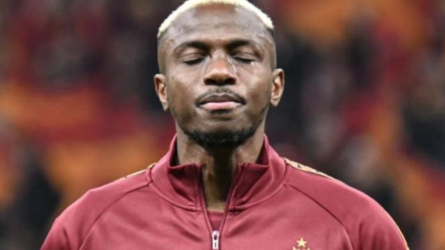 Osimhen ağladı, dünya o anları konuştu! 'Kahramanlarını onurlandırdılar'