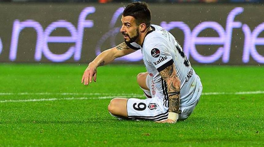 Negredo, elmacık kemiğindeki kırık ş&uuml;phesiyle hastaneye g&ouml;t&uuml;r&uuml;ld&uuml;