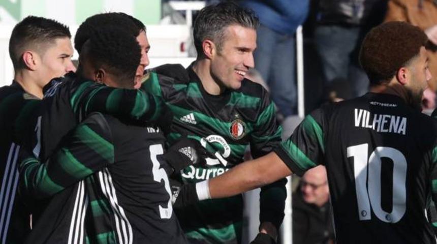 Robin van Persie'den Zwolle'ye 5 dakikada 2 gol