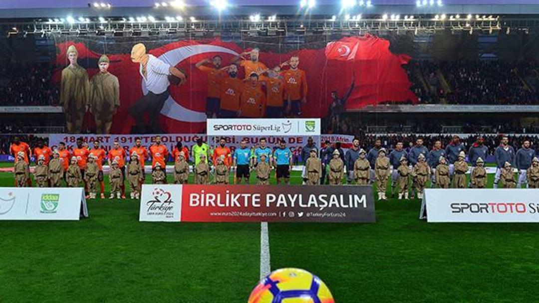 Başakşehir'in koreografisinde Atat&uuml;rk'&uuml;n yer almaması tepki &ccedil;ekti