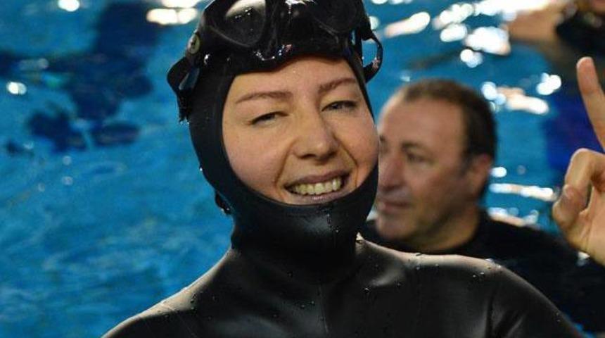 Milli sporcu Erken'den yeni d&uuml;nya rekoru