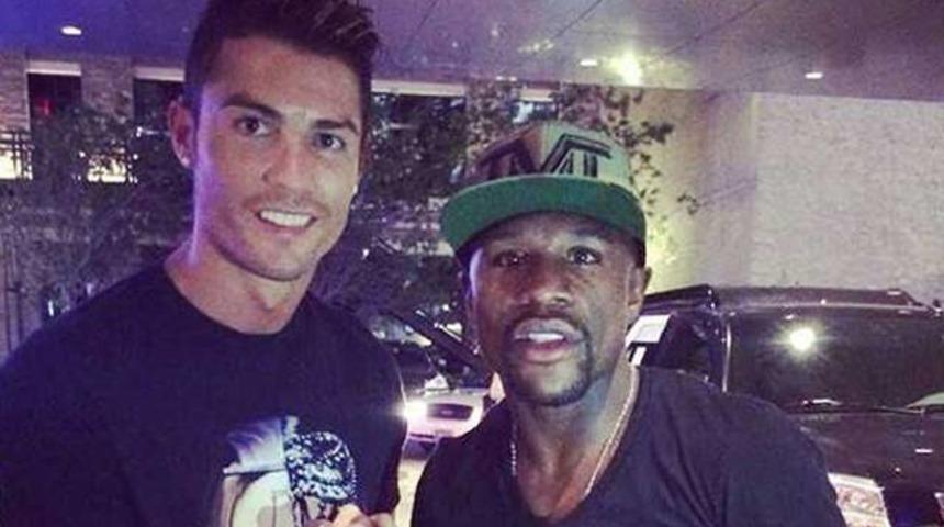 Mayweather Ronaldo'nun kariyerini bitirmesi i&ccedil;in Newcastle United'ı satın alabilir