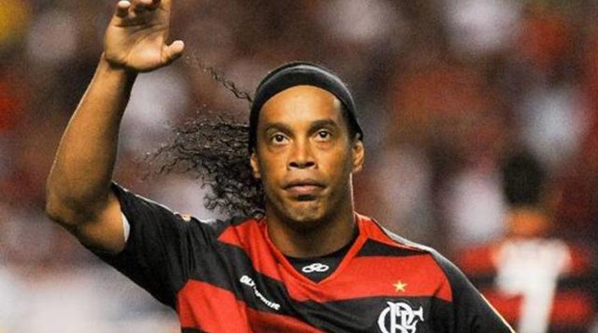 Ronaldinho'dan s&uuml;rpriz karar!