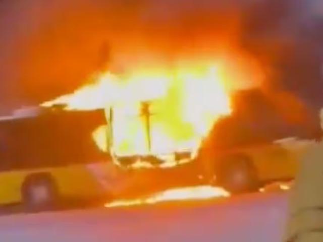 Otob&uuml;ste dehşet! Kendini ateşe verdi: 6 kişi hayatını kaybetti
