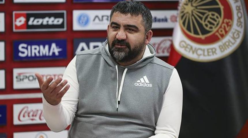 &Uuml;mit &Ouml;zat: 'Ligde kalmak i&ccedil;in 35-37 puan yeter'