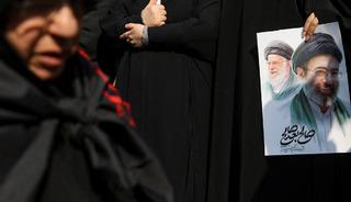 G&ouml;vde g&ouml;sterisi gibi cenaze! Tırlarla getirdiler...