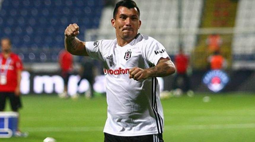 Medel: 'Beşiktaş'a gelmeden &ouml;nce İspanya ve Meksika'dan teklif aldım'