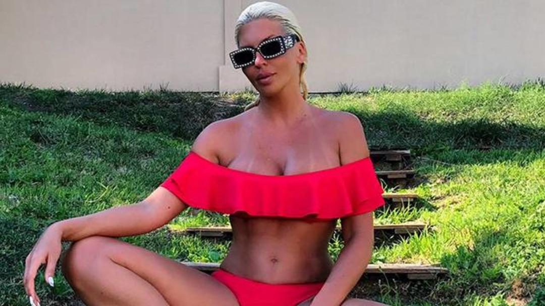 En g&uuml;zel futbolcu eşi Jelena Karleusa se&ccedil;ildi