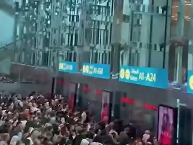 Dubai'den ka&ccedil;ış! U&ccedil;uşlar başladı, havalimanı doldu taştı