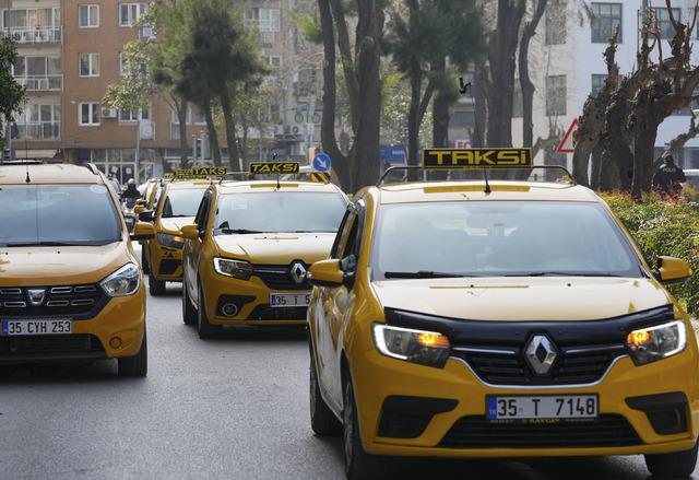 İzmir de &ouml;ld&uuml;r&uuml;len taksici son yolculuğuna uğurlandı 11