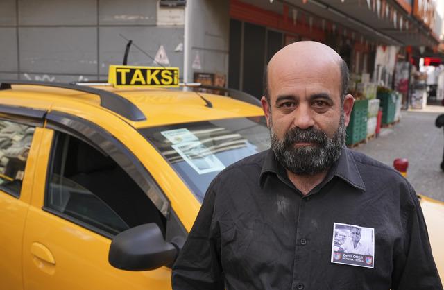 İzmir de &ouml;ld&uuml;r&uuml;len taksici son yolculuğuna uğurlandı 10