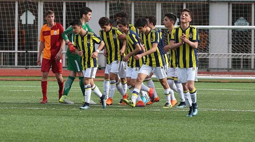 Fenerbah&ccedil;e altyapısında sigara krizi!