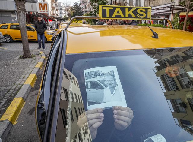 İzmir de &ouml;ld&uuml;r&uuml;len taksici son yolculuğuna uğurlandı 5