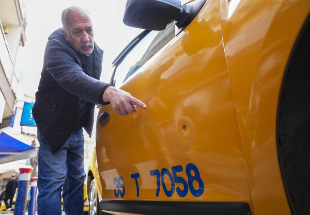 İzmir de &ouml;ld&uuml;r&uuml;len taksici son yolculuğuna uğurlandı 2