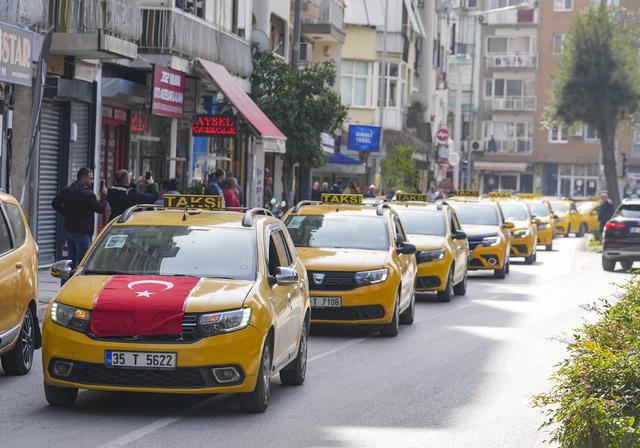 İzmir de &ouml;ld&uuml;r&uuml;len taksici son yolculuğuna uğurlandı 1
