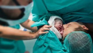 Ebe panikledi, baba doğurdu! Oxford&rsquo;da inanılmaz anlar