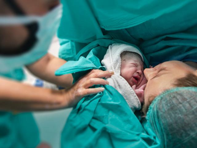 Ebe panikledi, baba doğurttu! Oxford&rsquo;da inanılmaz anlar