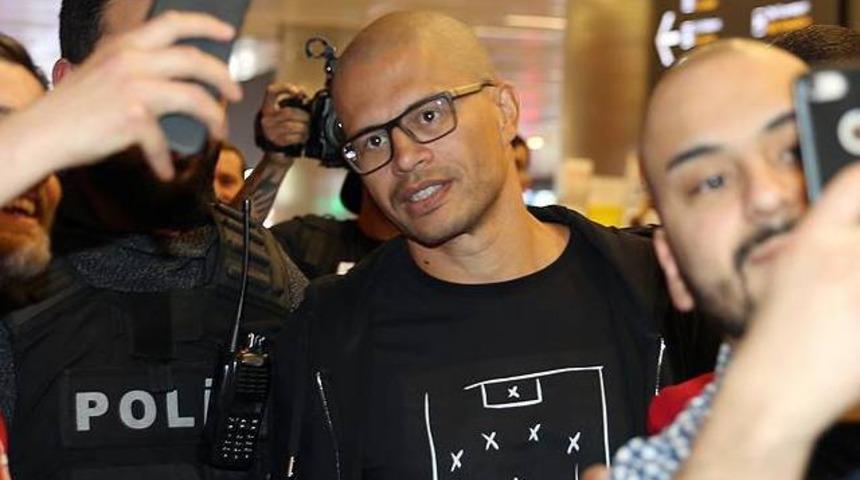 Alex, Altınordu i&ccedil;in İzmir'e gelecek