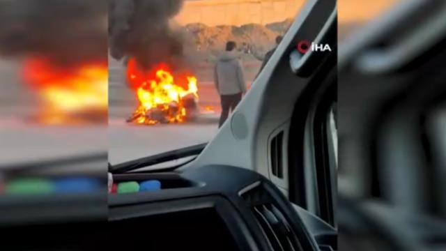 Seyir halindeki motosiklet yandı