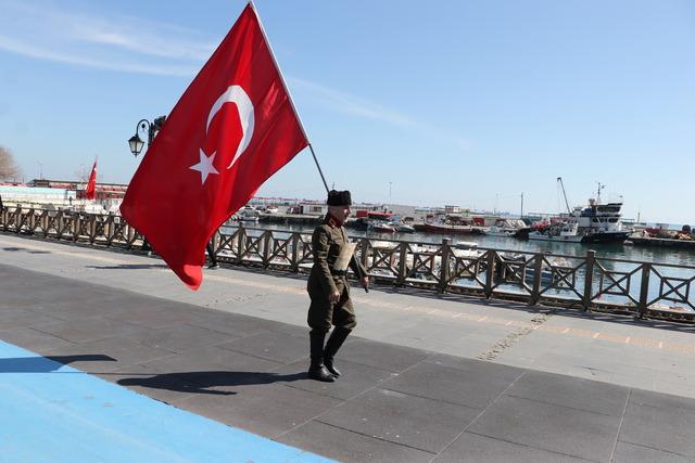 Şehitler i&ccedil;in İstanbul dan &Ccedil;anakkale ye y&uuml;r&uuml;yen gazi torunu Tekirdağ a ulaştı 5