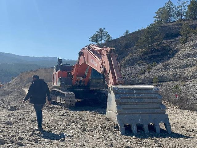 Kastamonu'da iş makinesinin 700 litre yakıtı ve elektronik par&ccedil;alarını &ccedil;aldılar
