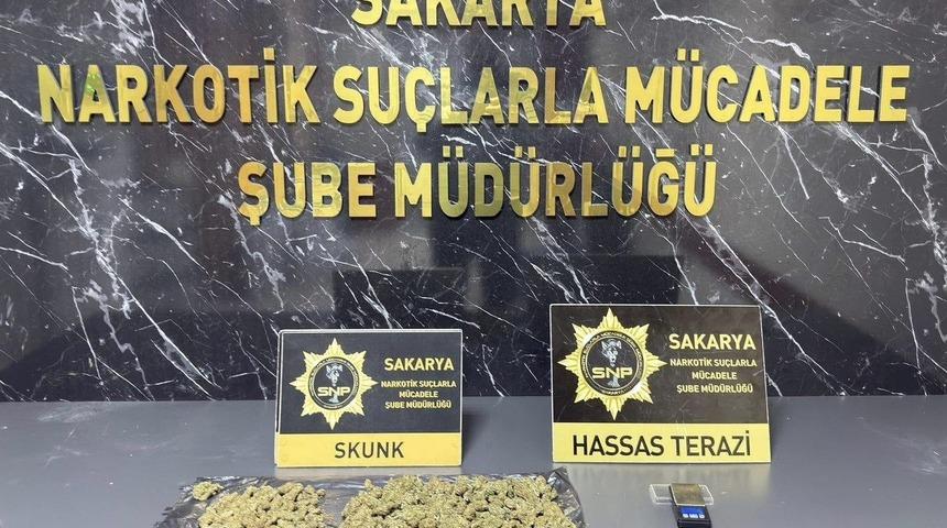 Konum atarak uyuşturucu satanlara polisten su&ccedil;&uuml;st&uuml;: 2 tutuklama