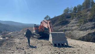 Kastamonu&rsquo;da iş makinesinin 700 litre yakıtı ve elektronik par&ccedil;alarını &ccedil;aldılar