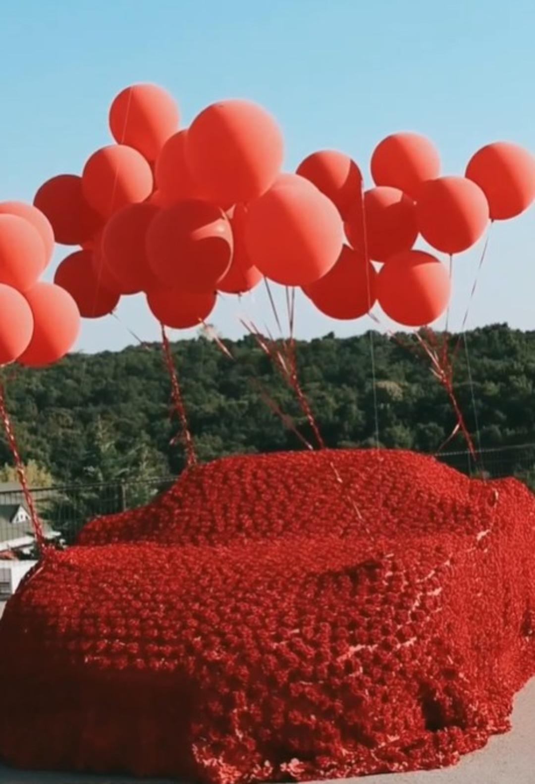 Dilan Polat ve Engin Polat ın meşhur Ferrari si satışa &ccedil;ıktı! İlan yayıldı! İşte istenen rakam...  1