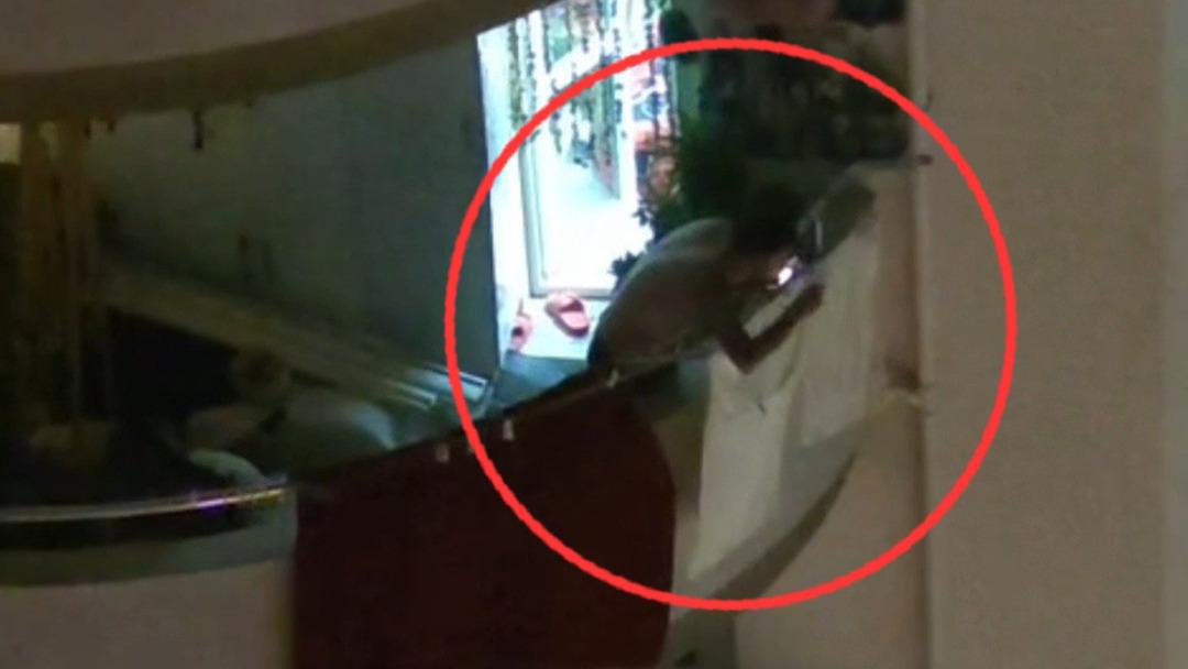 Adana&rsquo;da ilgin&ccedil; olay! Balkondan b&ouml;yle bağırdı: &ldquo;Kolonyanın feri ge&ccedil;iyor!&rdquo; 2