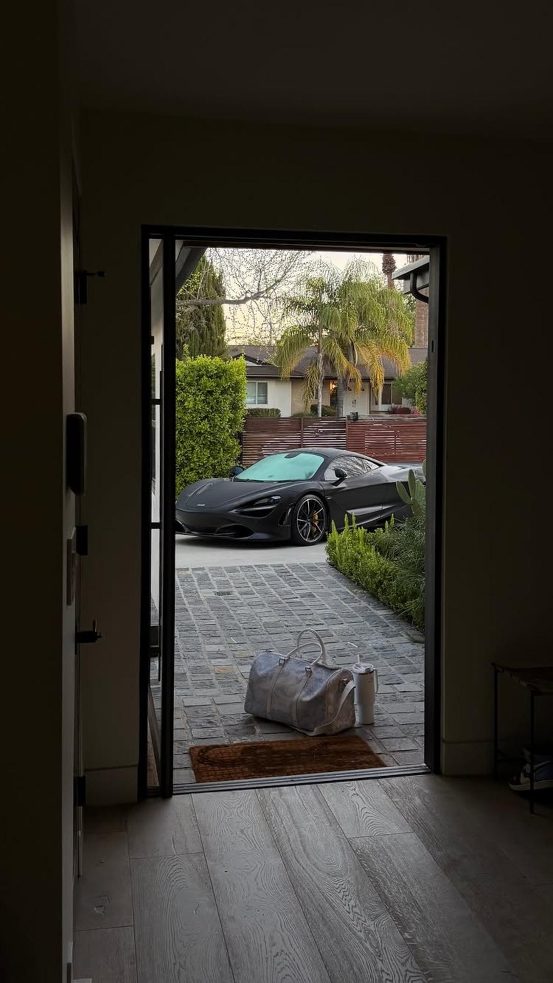 &Uuml;nl&uuml; DJ Mahmut Orhan kazancıyla g&uuml;ndemde! L&uuml;ks arabasının değeri ağızları a&ccedil;ık bıraktı 2