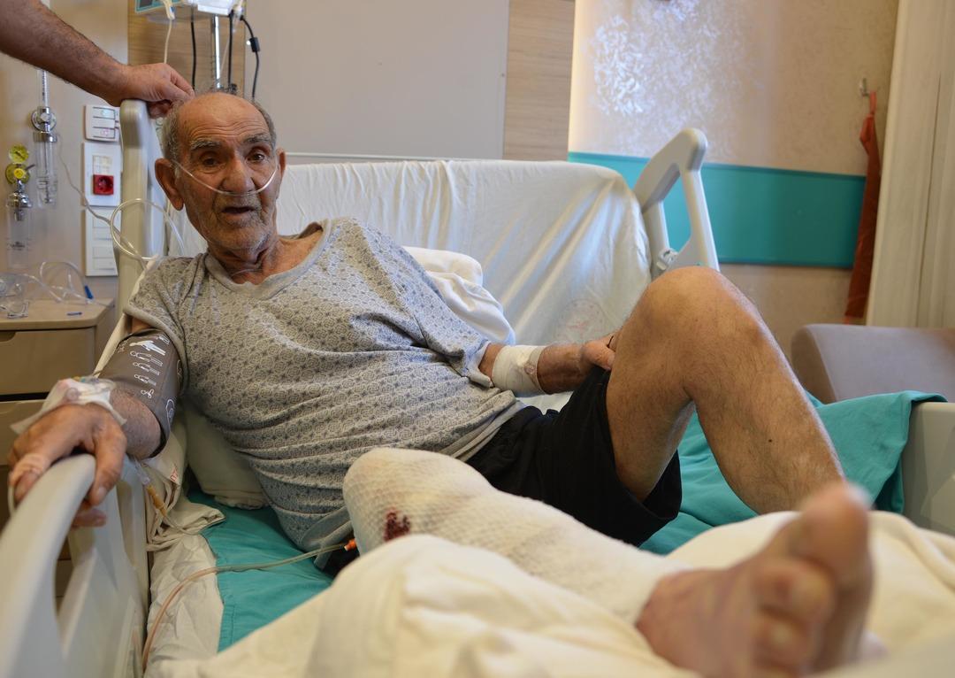 Tıkalı lavaboyu a&ccedil;maya &ccedil;alıştı, kimyasal bacağını yaktı! 4