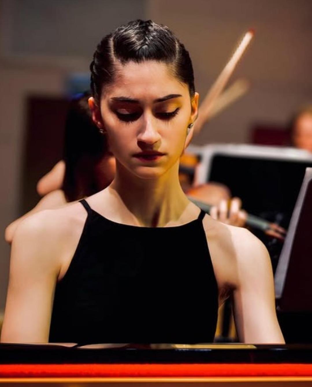 Tamer Karadağlı kızı Zeyno ile g&uuml;ndemde!  Hem başarılı hem g&uuml;zel  5