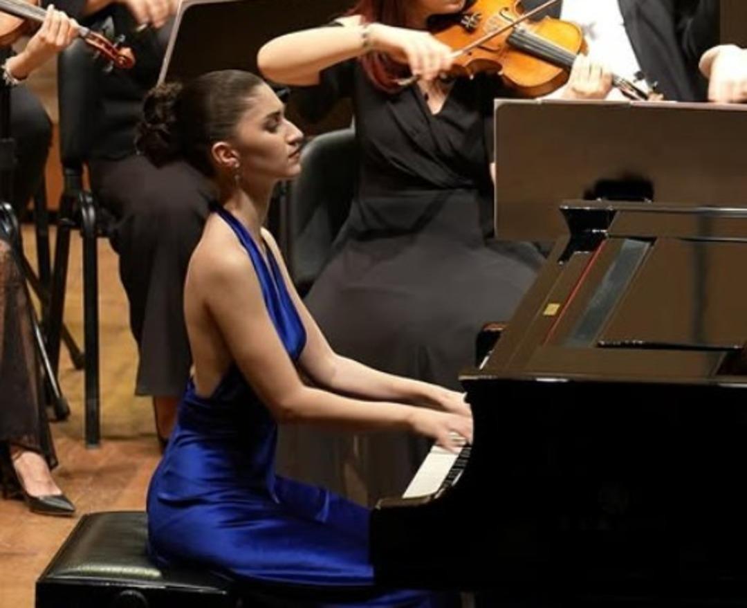 Tamer Karadağlı kızı Zeyno ile g&uuml;ndemde!  Hem başarılı hem g&uuml;zel  3