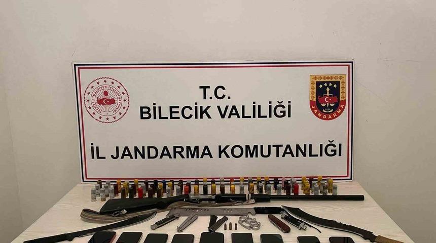 Bilecik&rsquo;te silah ka&ccedil;ak&ccedil;ılığı operasyonu: 11 kişi g&ouml;zaltına alındı