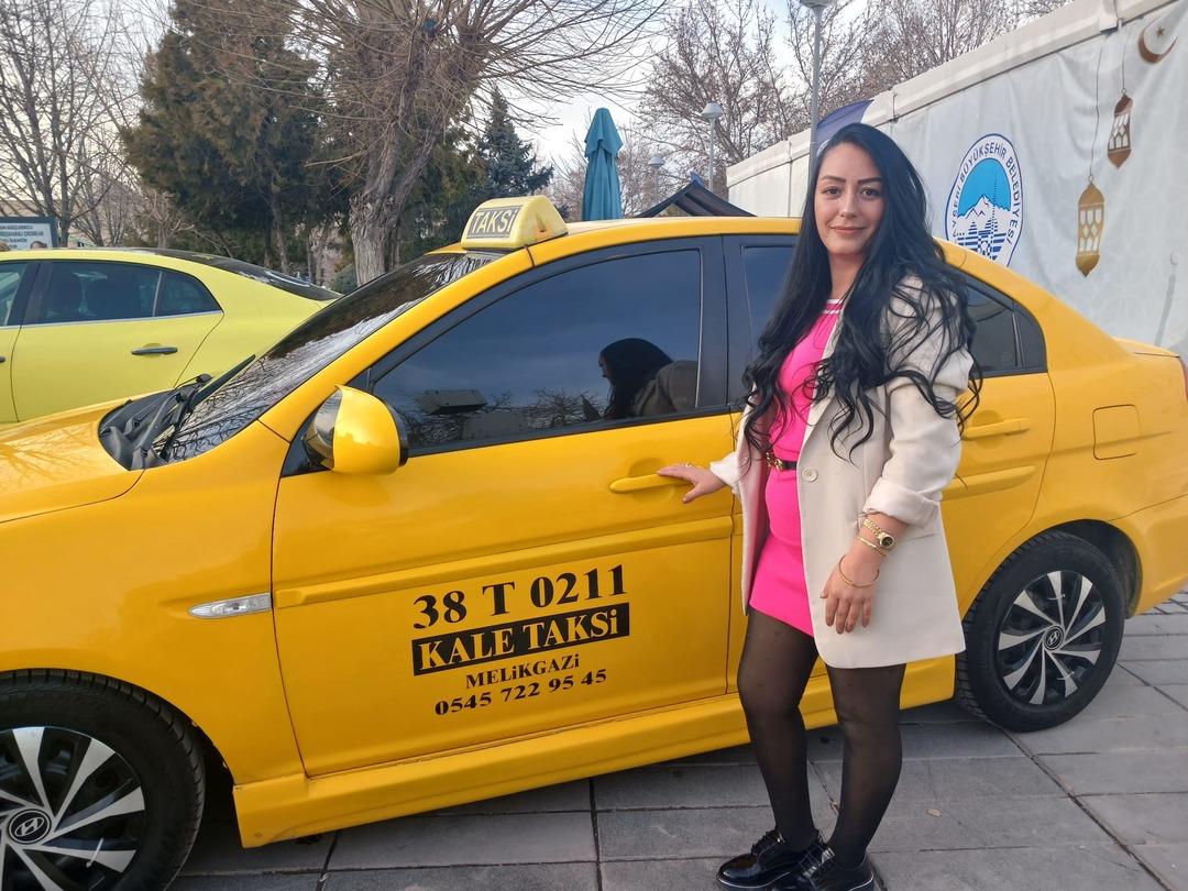 Gezmeyi &ccedil;ok sevdiği i&ccedil;in o mesleği se&ccedil;ti: M&uuml;şteriler i&ccedil;eri girince şaşırıyor 7