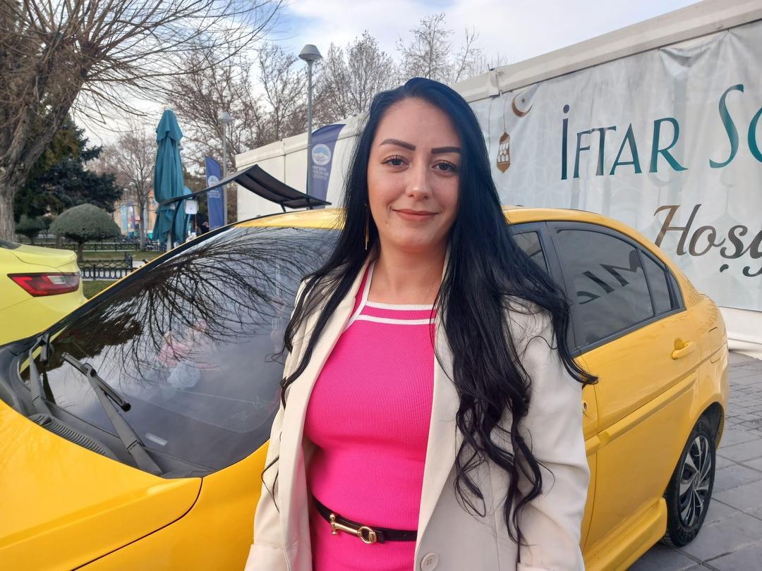 Gezmeyi &ccedil;ok sevdiği i&ccedil;in o mesleği se&ccedil;ti: M&uuml;şteriler i&ccedil;eri girince şaşırıyor 5