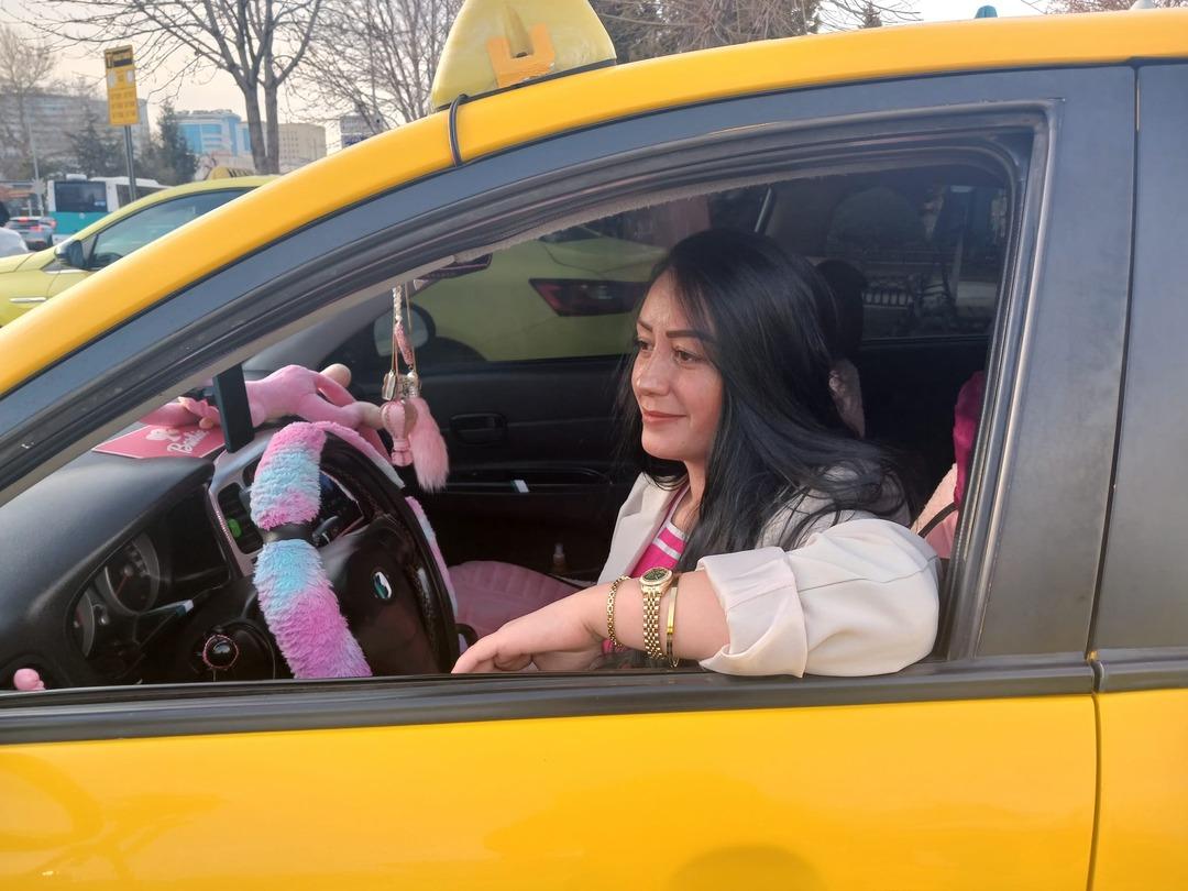 Gezmeyi &ccedil;ok sevdiği i&ccedil;in o mesleği se&ccedil;ti: M&uuml;şteriler i&ccedil;eri girince şaşırıyor 3