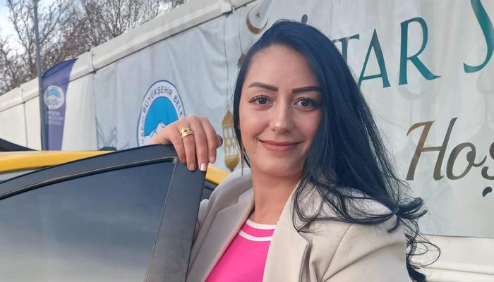 Gezmeyi &ccedil;ok sevdiği i&ccedil;in o mesleği se&ccedil;ti: M&uuml;şteriler i&ccedil;eri girince şaşırıyor