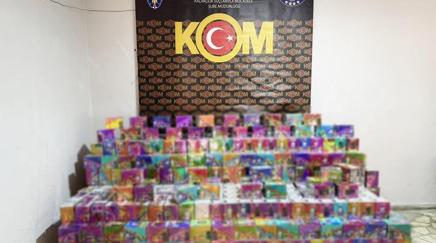 &Ccedil;ay paketleri arasında ka&ccedil;ak sigara sevkiyatı dronlu polis takibine takıldı