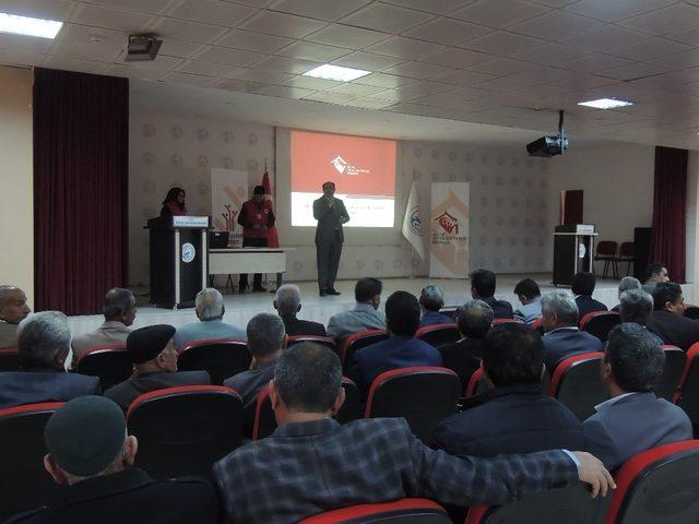 Van ASP İl Müdürü Çohaz, Erciş’te muhtarlara ASDEP ve erken yaşta evlilik semineri verdi