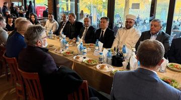 G&ouml;n&uuml;l sofralarının onuncusu Eski Cuma şehrinde