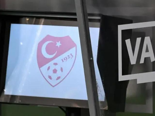 SON DAKİKA | S&uuml;per Lig'de kul&uuml;plerin beklediği haber h&uuml;sranla bitti! TFF'den 'Yabancı VAR' i&ccedil;in kesin ve net karar...