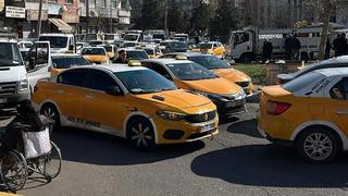 Taksiciler kuyruk oldu: Zam gelince...