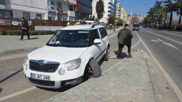 Ref&uuml;je &ccedil;arpan otomobil yan yattı: 1 yaralı 4