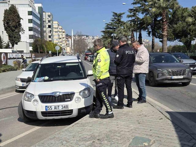 Ref&uuml;je &ccedil;arpan otomobil yan yattı: 1 yaralı 1