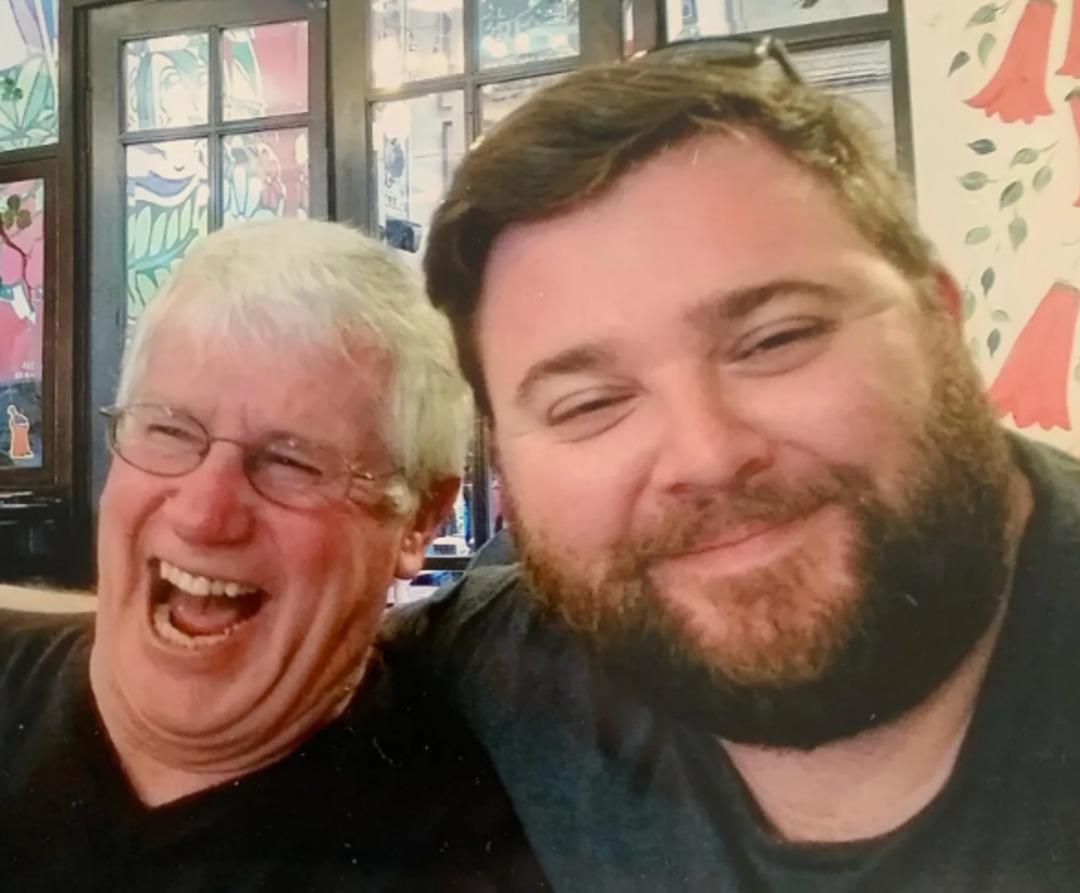 &Uuml;nl&uuml; fenomen dalgaların esiri oldu! Kurtarmaya &ccedil;alışırlarken hepsi &ouml;ld&uuml; 2