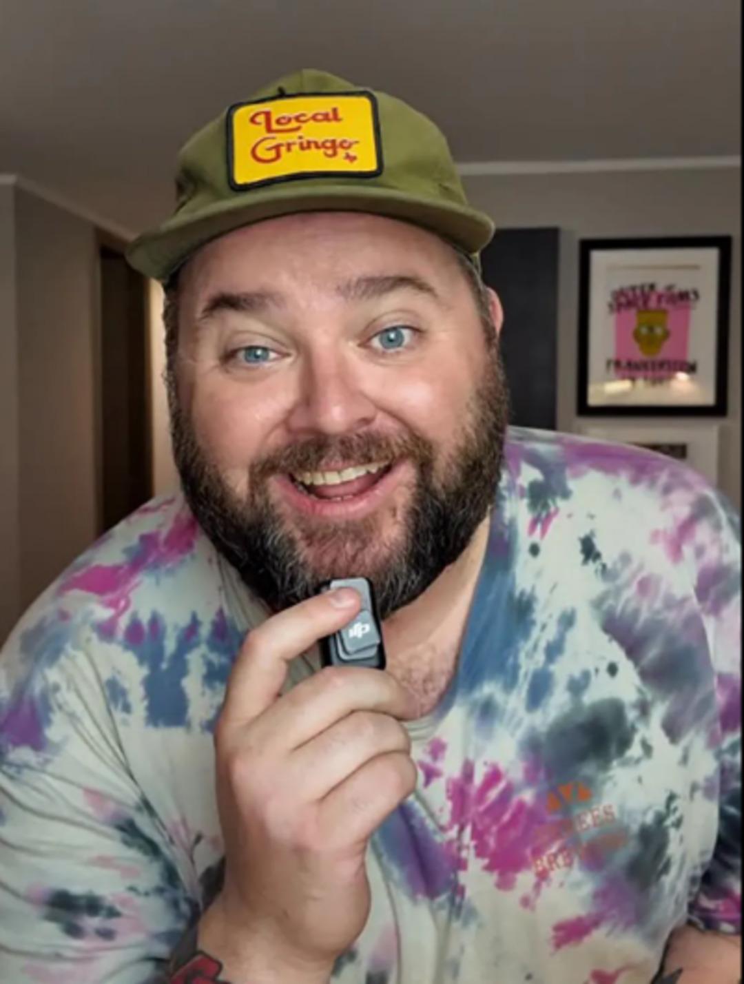 &Uuml;nl&uuml; fenomen dalgaların esiri oldu! Kurtarmaya &ccedil;alışırlarken hepsi &ouml;ld&uuml; 3